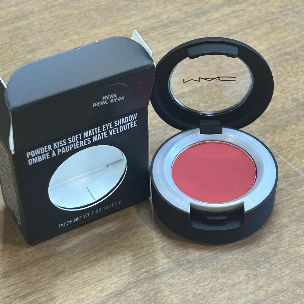 MAC Powder Kiss Soft Matte Eye Shadow Werk Werk Werk 0.05oz Red 1.5g Matte
